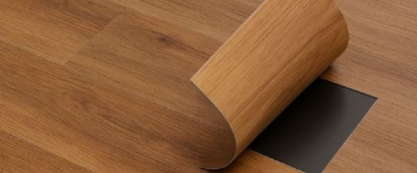 背膠式地板是什麼？特色、優缺點與裝修應用一次看懂